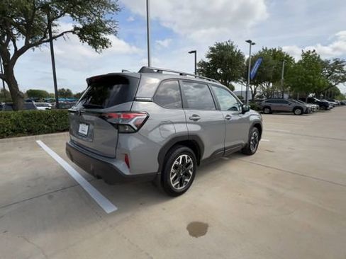 Used 2026 Subaru Forester Premium image 8