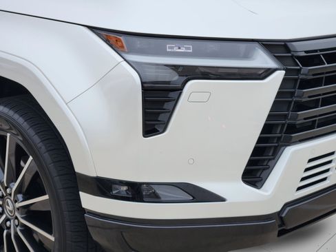 Used 2024 Lexus GX 550 w/ Accessory Package (Z1) AWD/4WD image 35