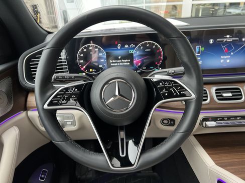 Certified 2025 Mercedes-Benz GLS 450 4MATIC image 29