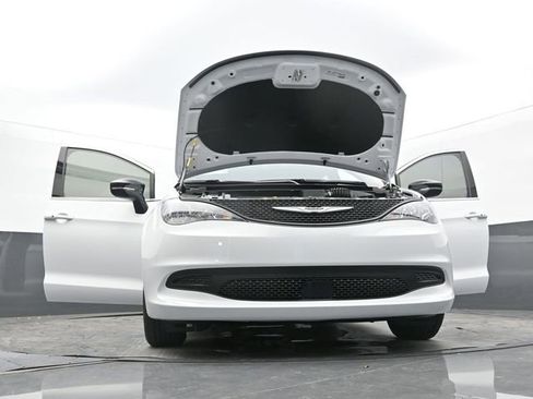 Used 2025 Chrysler Voyager LX FWD image 66