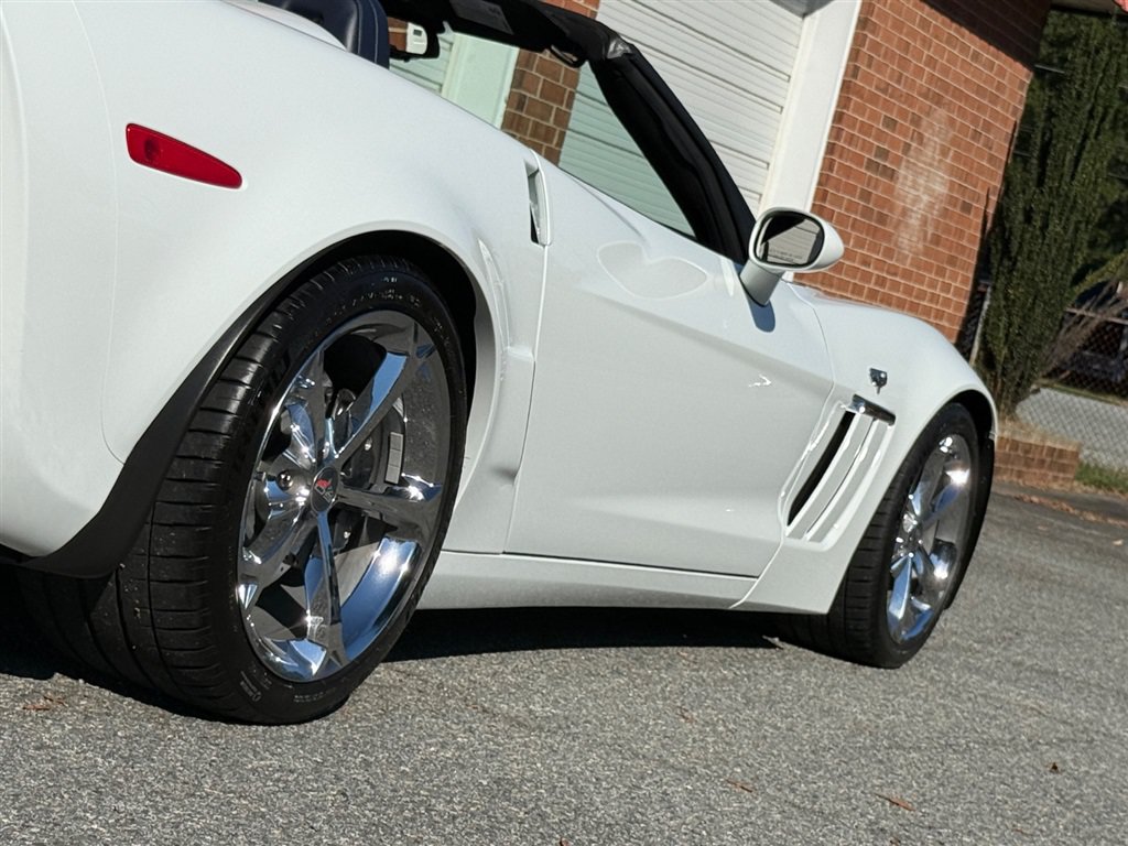 Used 2013 Chevrolet Corvette Grand Sport w/ 4LT Preferred Equipment Group RWD image 46
