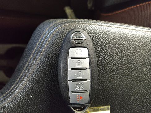 Used 2021 Nissan Versa SR w/ Electronics Package FWD image 32