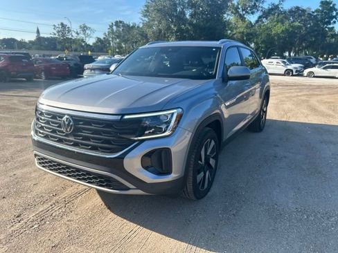 Used 2024 Volkswagen Atlas Cross Sport SE w/ Panoramic Sunroof Package AWD/4WD image 2