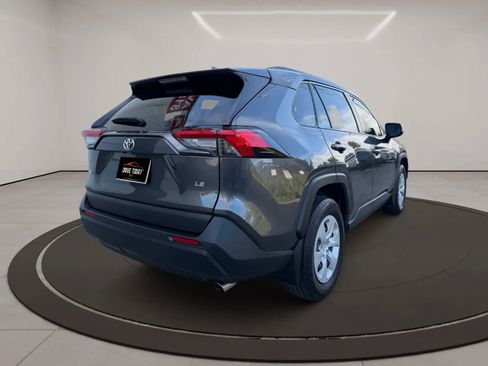 Used 2019 Toyota RAV4 LE w/ Carpet Mat Package image 5