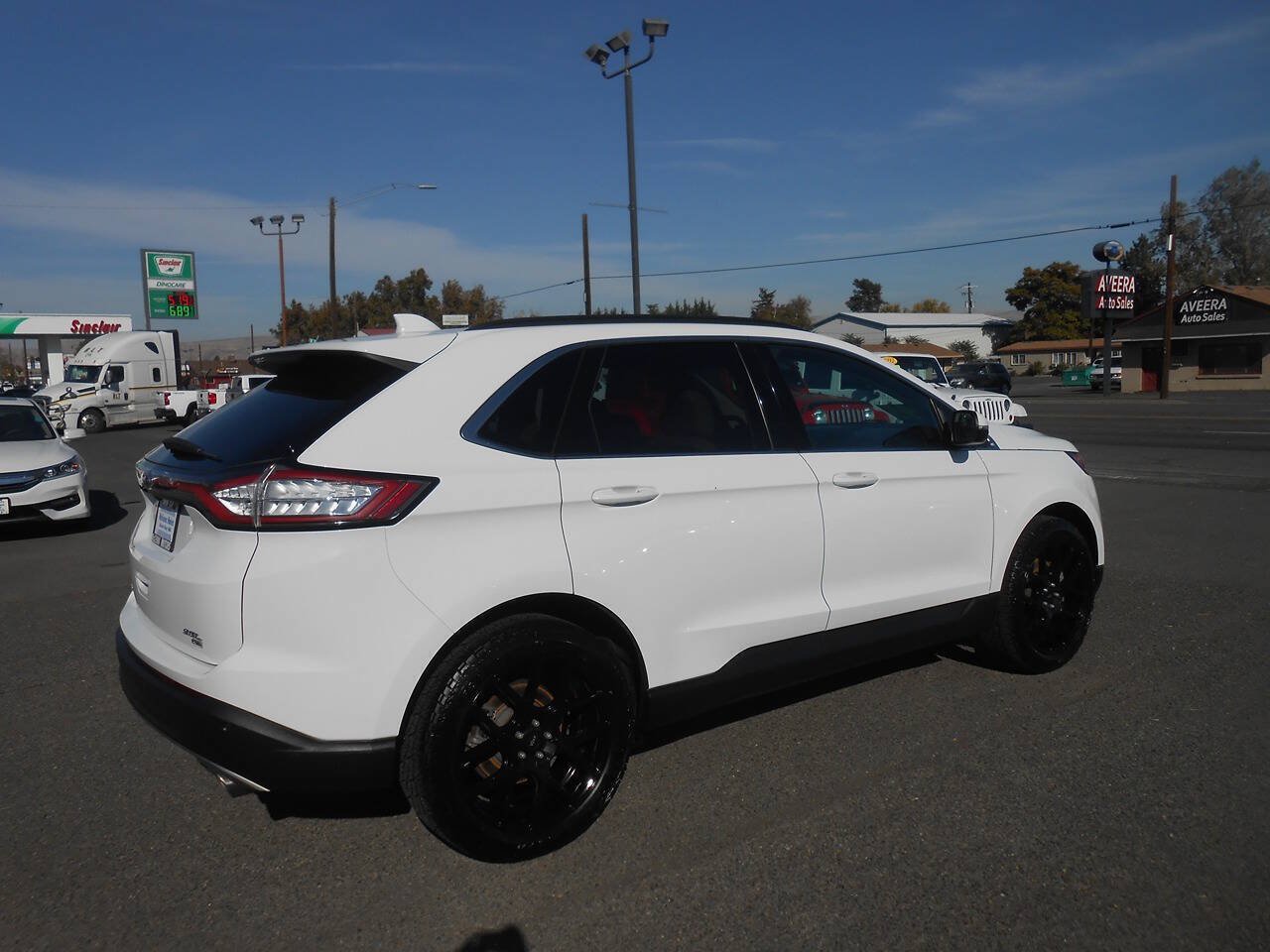Used 2018 Ford Edge SEL w/ Equipment Group 201A AWD/4WD image 9