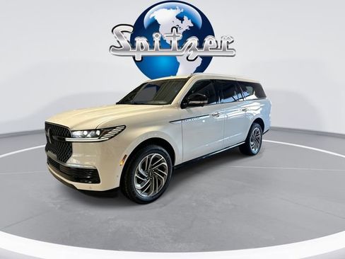 Used 2025 Lincoln Navigator L Reserve image 4