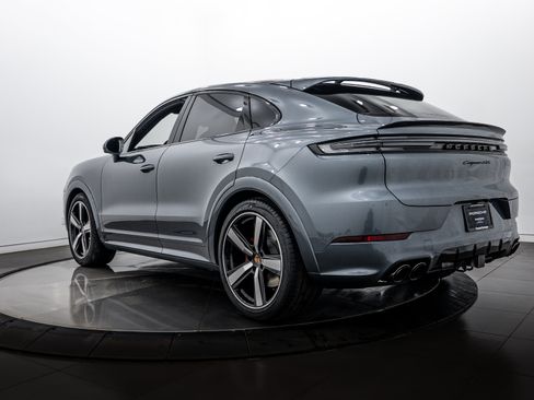 Used 2026 Porsche Cayenne GTS AWD/4WD image 3
