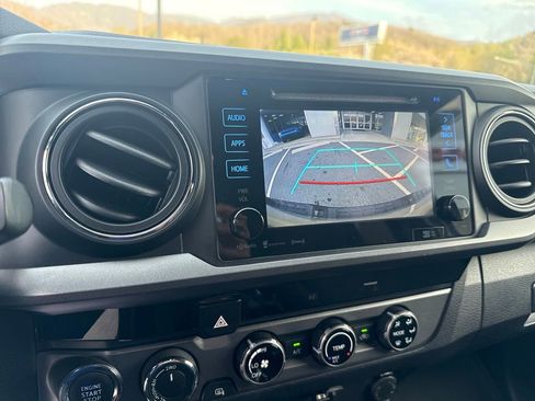 Used 2017 Toyota Tacoma TRD Off-Road w/ Tow Package image 30