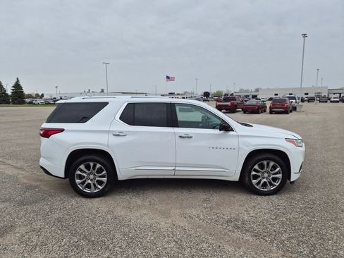 Used 2018 Chevrolet Traverse Premier w/ Driver Confidence II Package FWD image 5