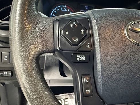 Used 2020 Toyota Tacoma SR5 AWD/4WD image 24