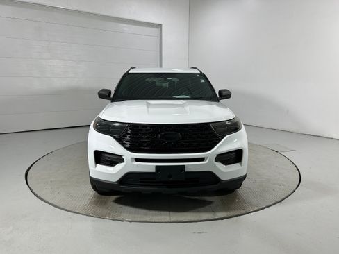 Used 2020 Ford Explorer XLT AWD/4WD image 16