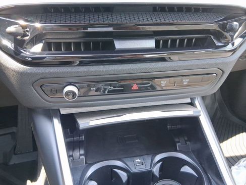 Used 2025 BMW 230i 230i w/ Convenience Package image 17