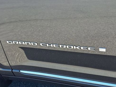 Used 2025 Jeep Grand Cherokee L Summit AWD/4WD image 33