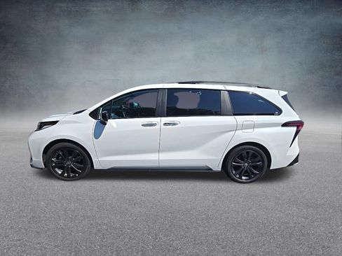 Used 2025 Toyota Sienna XSE FWD image 5