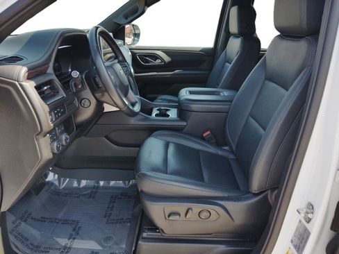 Used 2024 Chevrolet Suburban LT w/ Luxury Package image 12