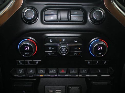 Used 2023 Chevrolet Silverado 3500 High Country image 23