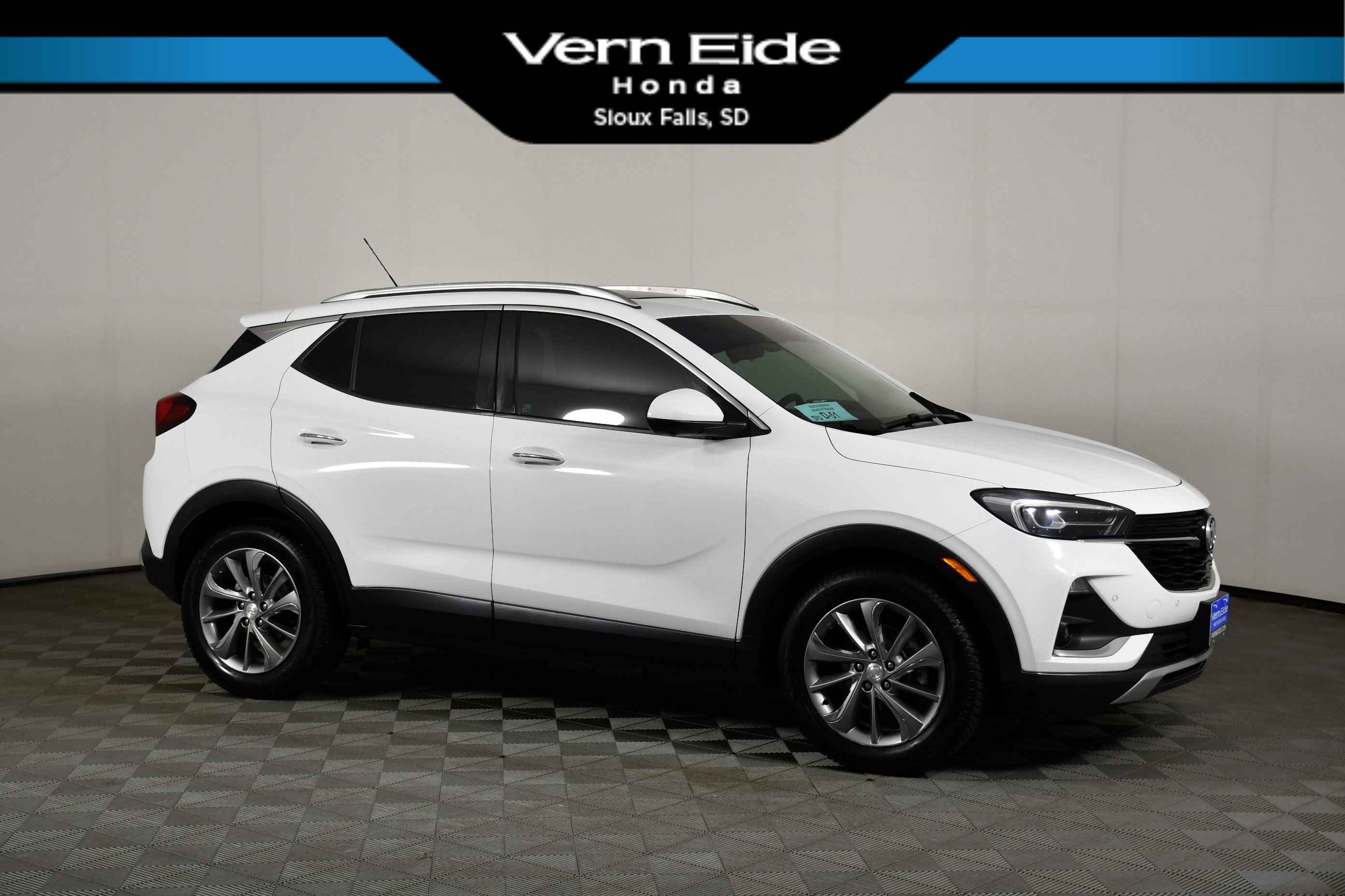 Used 2022 Buick Encore GX Essence w/ Advanced Technology Package FWD image 1