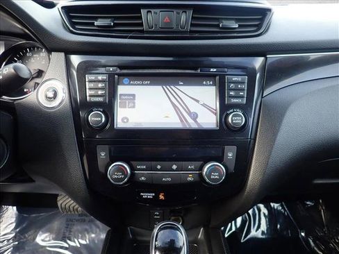 Used 2018 Nissan Rogue Sport SL w/ SL Premium Package image 17