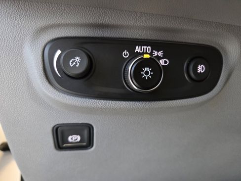 Used 2023 GMC Terrain SLT image 30