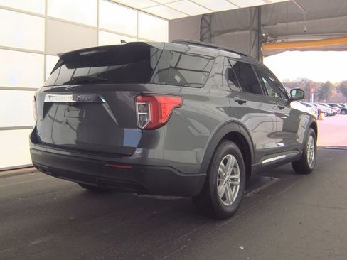 Used 2023 Ford Explorer XLT image 3