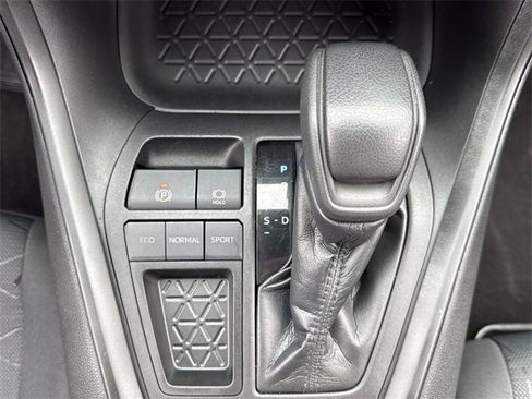 Used 2021 Toyota RAV4 XLE image 19