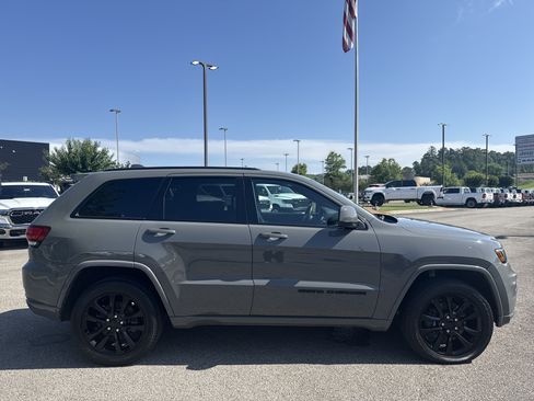 Used 2021 Jeep Grand Cherokee Laredo X AWD/4WD image 8