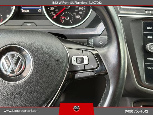 Used 2018 Volkswagen Tiguan SE w/ 3rd Row Seat Package AWD/4WD image 27