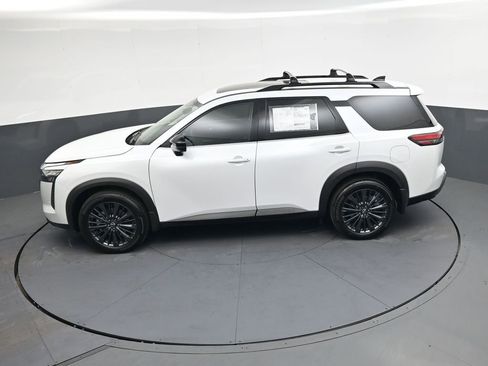 New 2026 Nissan Pathfinder SL w/ SL Premium Package AWD/4WD image 37