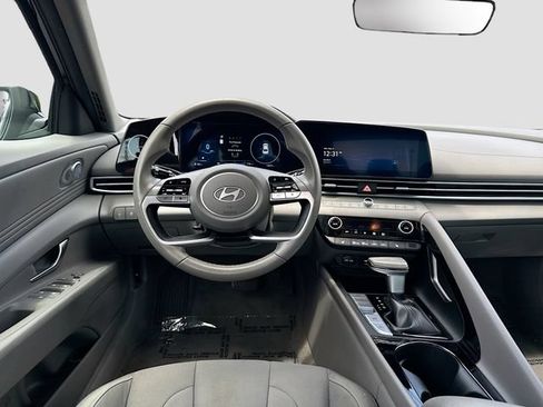 Certified 2025 Hyundai Elantra SEL FWD image 21
