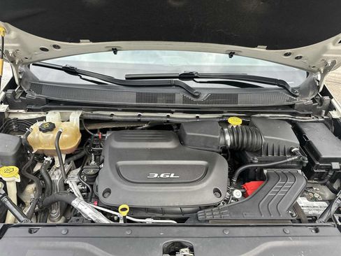 Used 2017 Chrysler Pacifica Touring-L FWD image 15