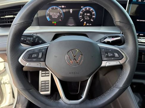Used 2025 Volkswagen Tiguan SE R-Line AWD/4WD image 18