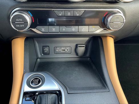 Used 2024 Nissan Sentra SV w/ SV Premium Package image 39