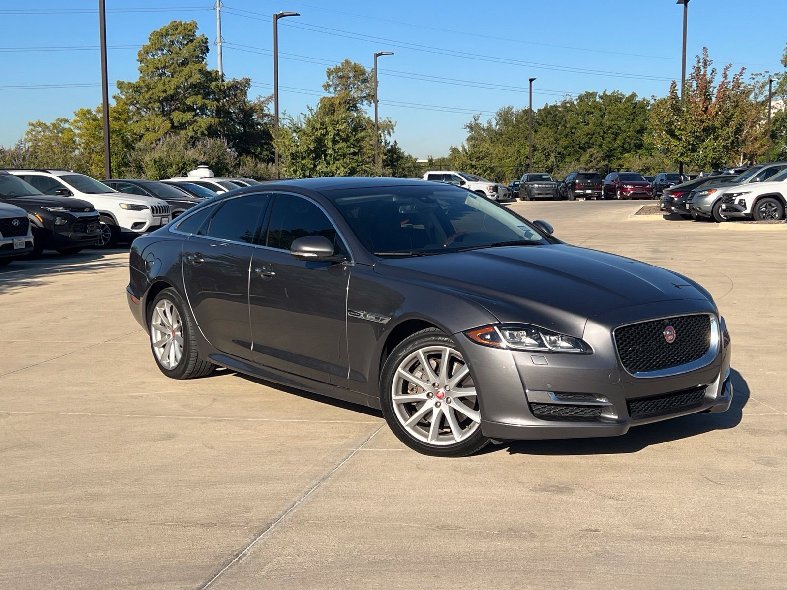 Used 2016 Jaguar XJ R-Sport RWD image 1