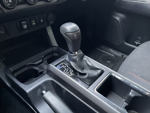 Used 2019 Toyota Tacoma TRD Sport image 20