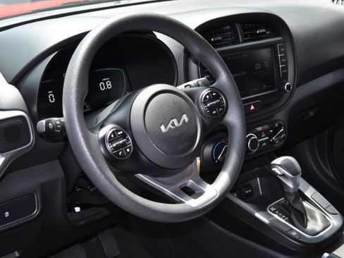 Used 2024 Kia Soul LX w/ Option Group 015 FWD image 9