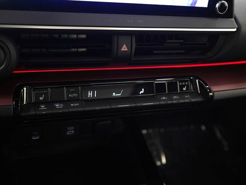 Used 2025 Toyota Prius Plug-In Hybrid image 20