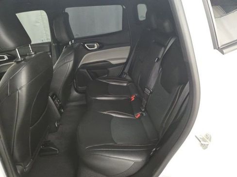 Used 2023 Jeep Compass Limited image 23