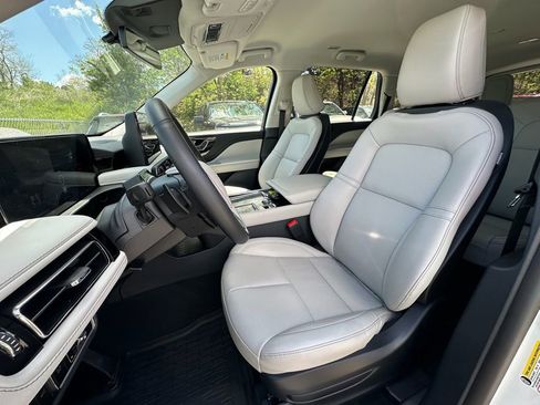 New 2026 Lincoln Aviator AWD image 16