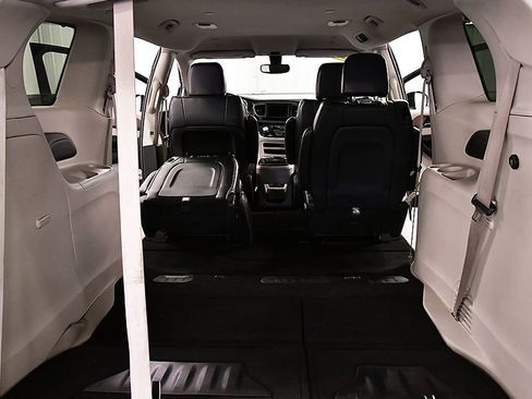 Used 2020 Chrysler Voyager Lxi FWD image 28