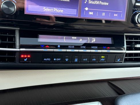 Used 2023 Toyota Sienna XLE image 20