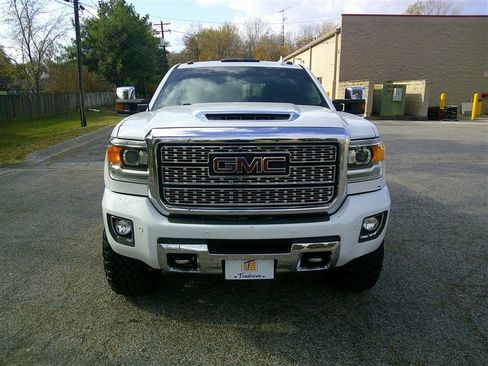 Used 2018 GMC Sierra 3500 Denali w/ Duramax Plus Package image 8