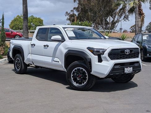 Used 2025 Toyota Tacoma TRD Off-Road AWD/4WD image 4