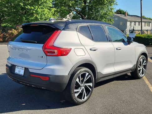 Used 2022 Volvo XC40 T5 R-Design w/ Advanced Package AWD/4WD image 6