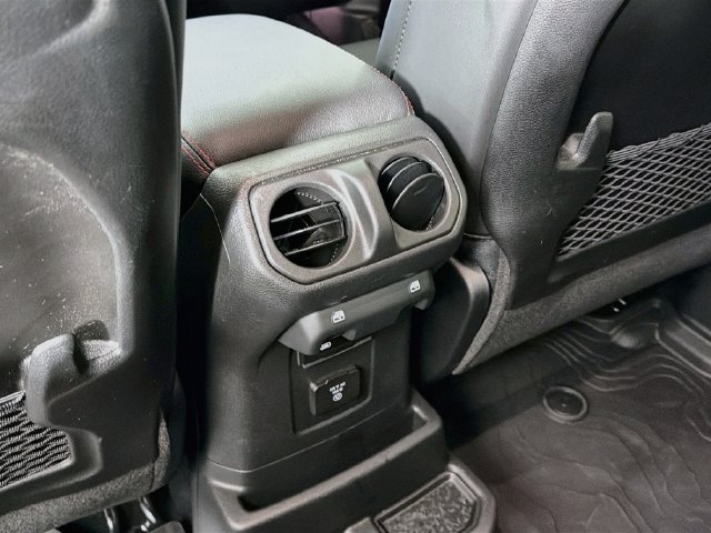 Used 2026 Jeep Wrangler Unlimited Rubicon AWD/4WD image 30