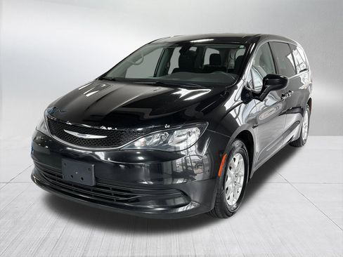 Used 2017 Chrysler Pacifica Touring FWD image 1