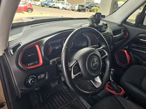 Used 2016 Jeep Renegade Trailhawk w/ Safety & Security Group image 27