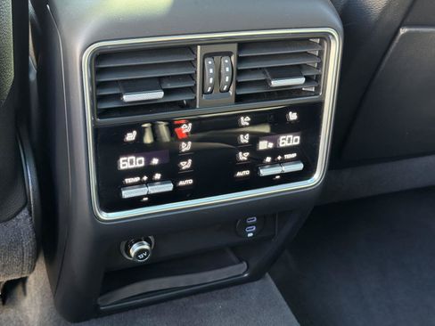 Used 2023 Porsche Cayenne AWD/4WD image 21