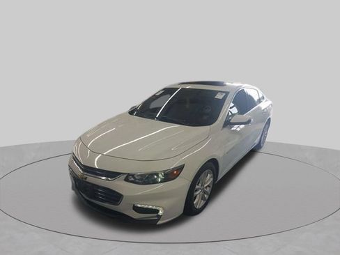 Used 2017 Chevrolet Malibu LT FWD image 38