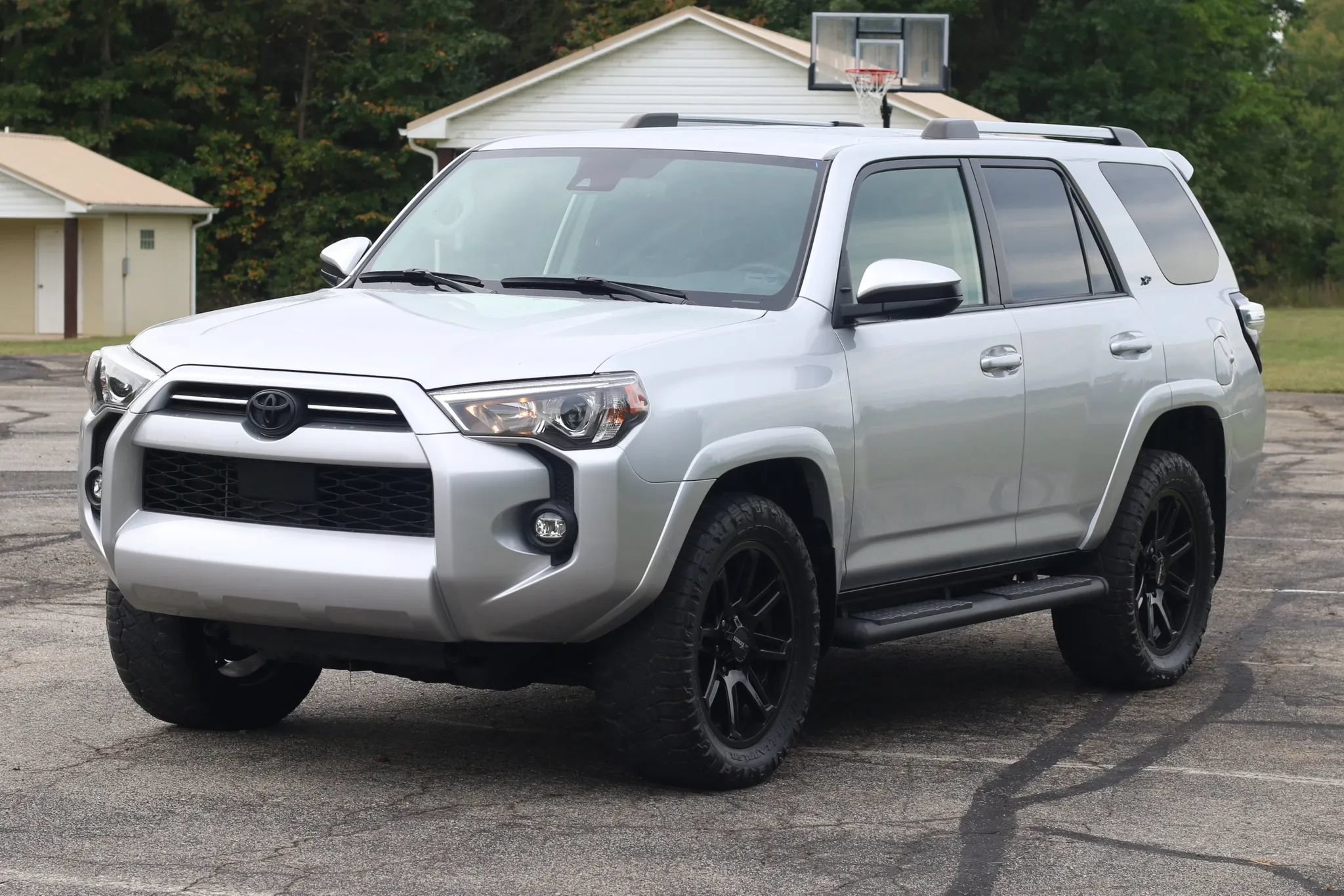 Used 2022 Toyota 4Runner SR5 AWD/4WD image 2