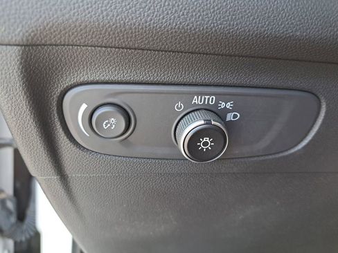 Used 2023 Buick Envision Essence image 30